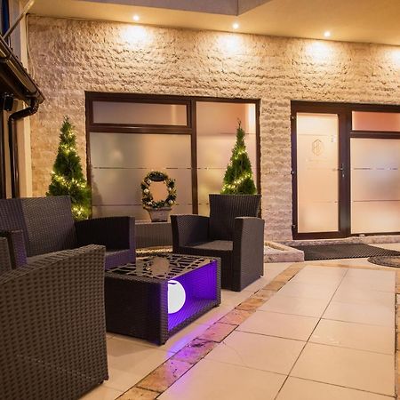 H & V Residence - Bungalow Apartment Arad Exterior foto