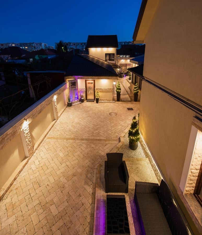 H & V Residence - Bungalow Apartment Arad Exterior foto