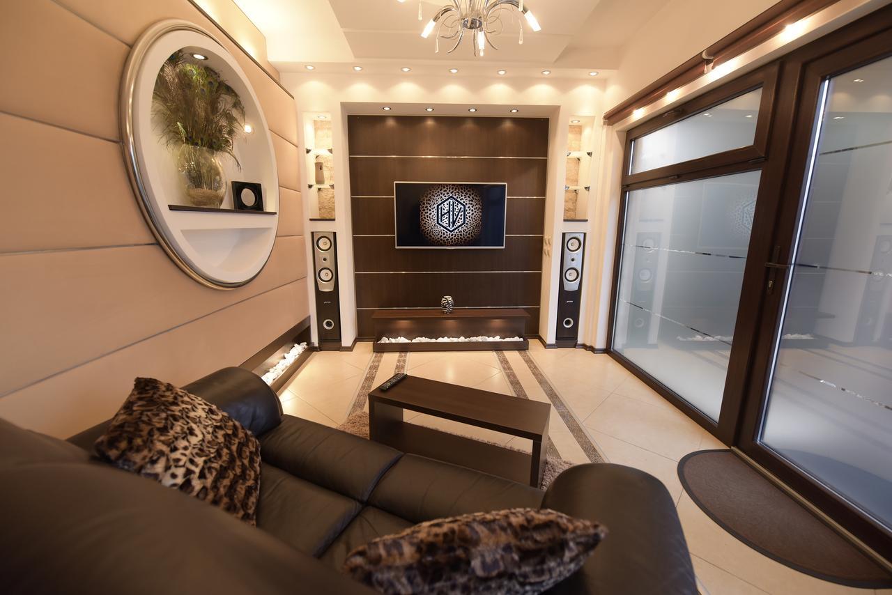 H & V Residence - Bungalow Apartment Arad Exterior foto