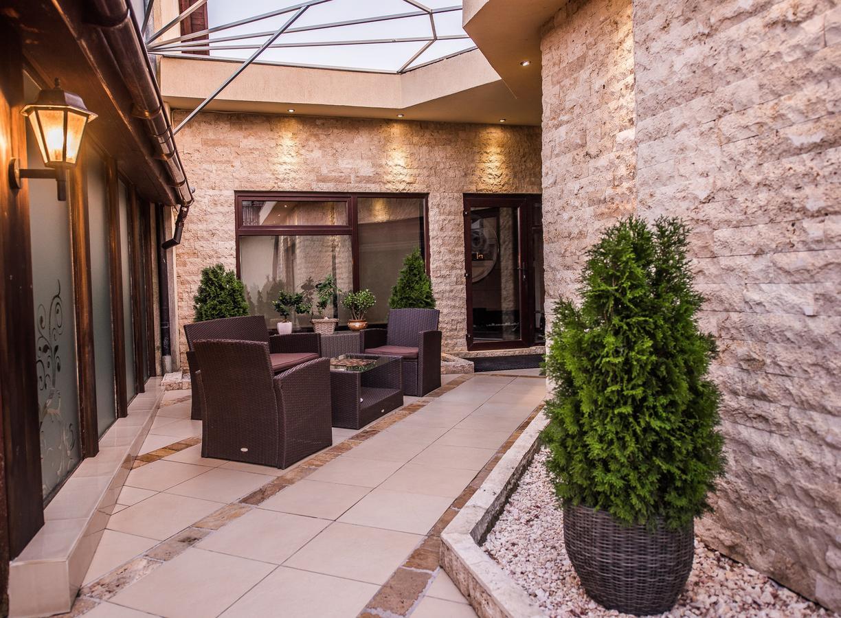 H & V Residence - Bungalow Apartment Arad Exterior foto